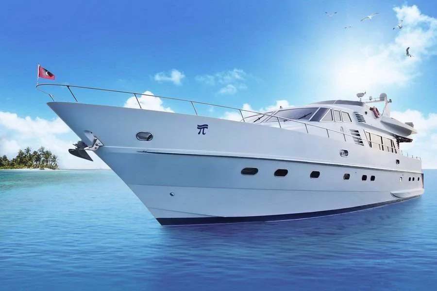 BoatPhoto.coverAlt