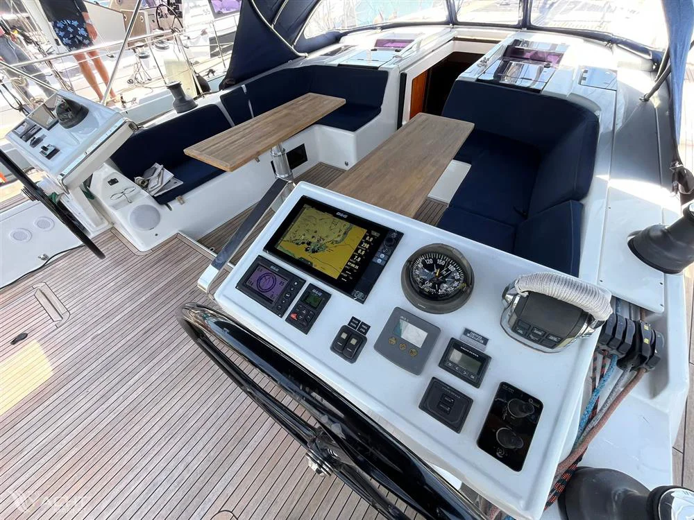 2017 Hanse Yachts 588 for sale in Alcaidesa, Spain, photo 4 of 5