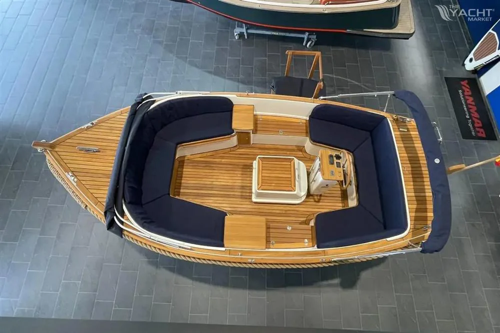 BoatPhoto.alt