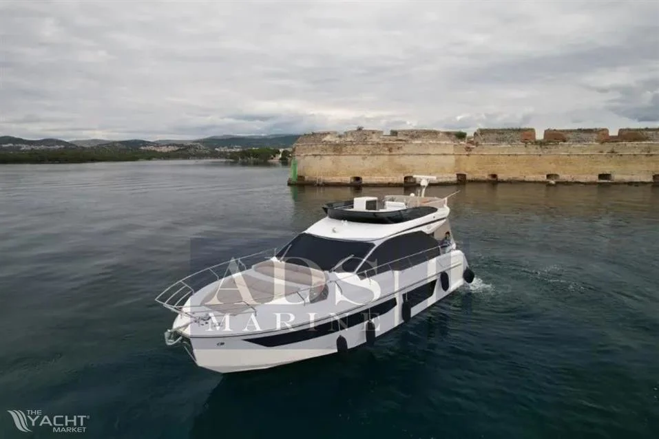BoatPhoto.coverAlt