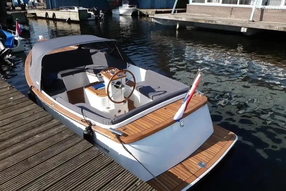 BoatPhoto.alt