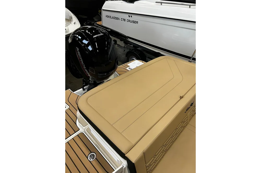 BoatPhoto.coverAlt