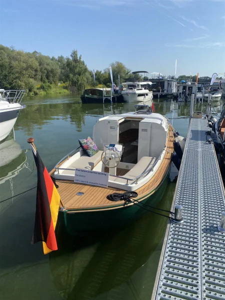 BoatPhoto.coverAlt