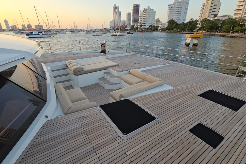 BoatPhoto.coverAlt
