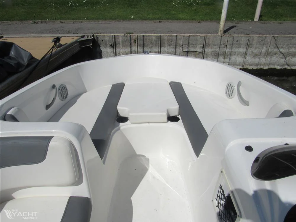 2020 Bayliner E18 for sale in Chertsey, United Kingdom, photo 4 of 5
