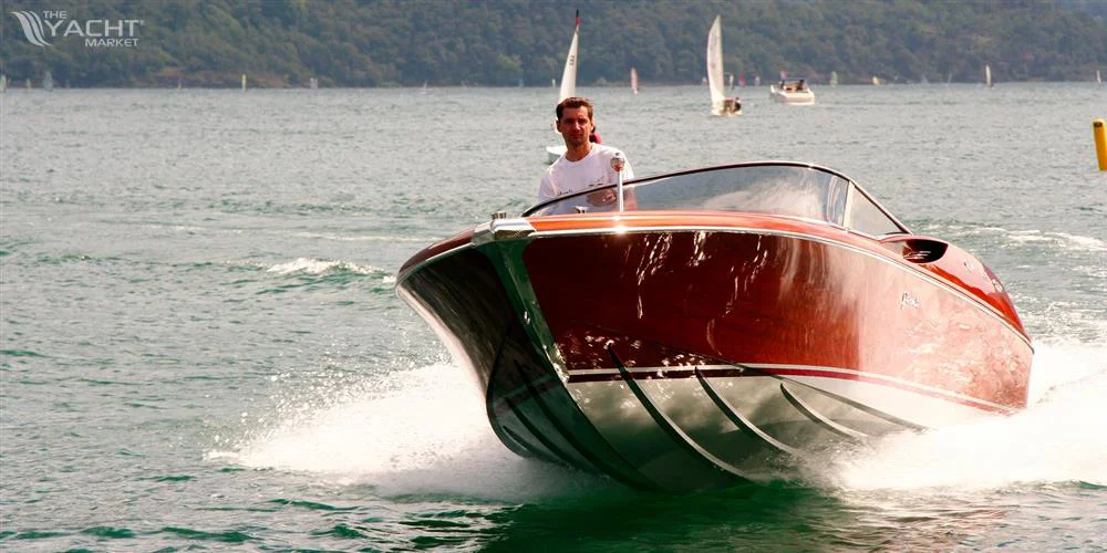 BoatPhoto.coverAlt