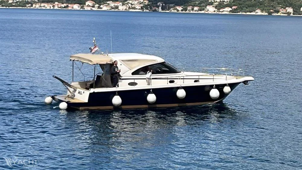 BoatPhoto.coverAlt