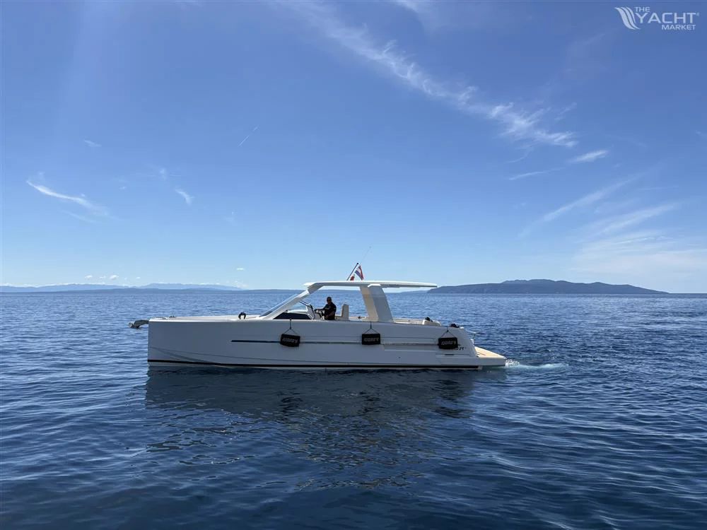 BoatPhoto.coverAlt