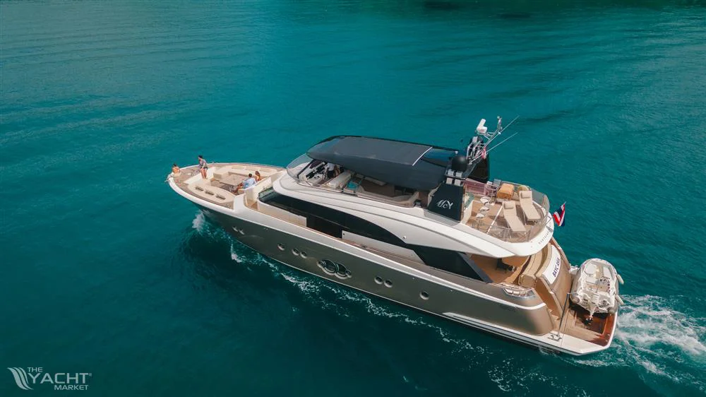 BoatPhoto.coverAlt
