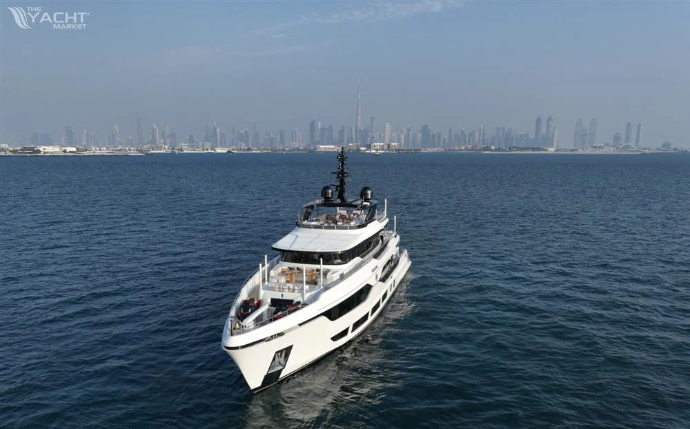 BoatPhoto.coverAlt