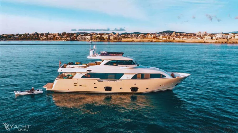 BoatPhoto.coverAlt