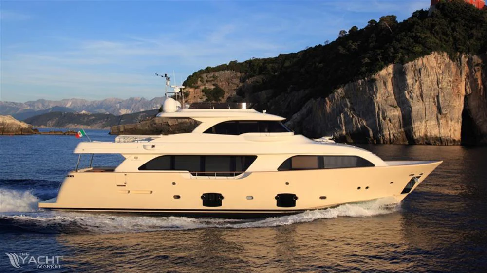 2013 FERRETTI Custom Line Navetta 26 Crescendo for sale in Antibes, France, photo 2 of 5