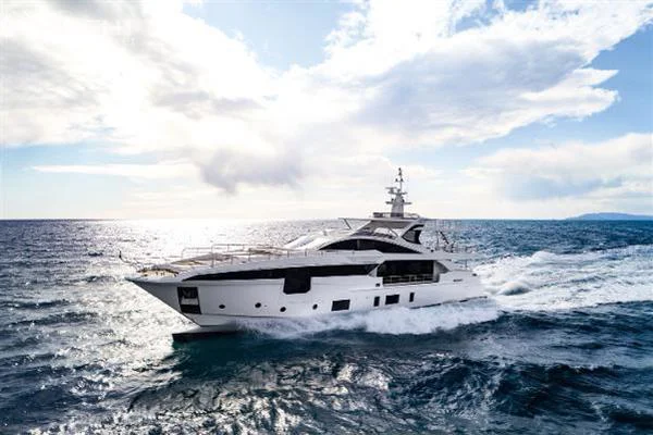 BoatPhoto.coverAlt