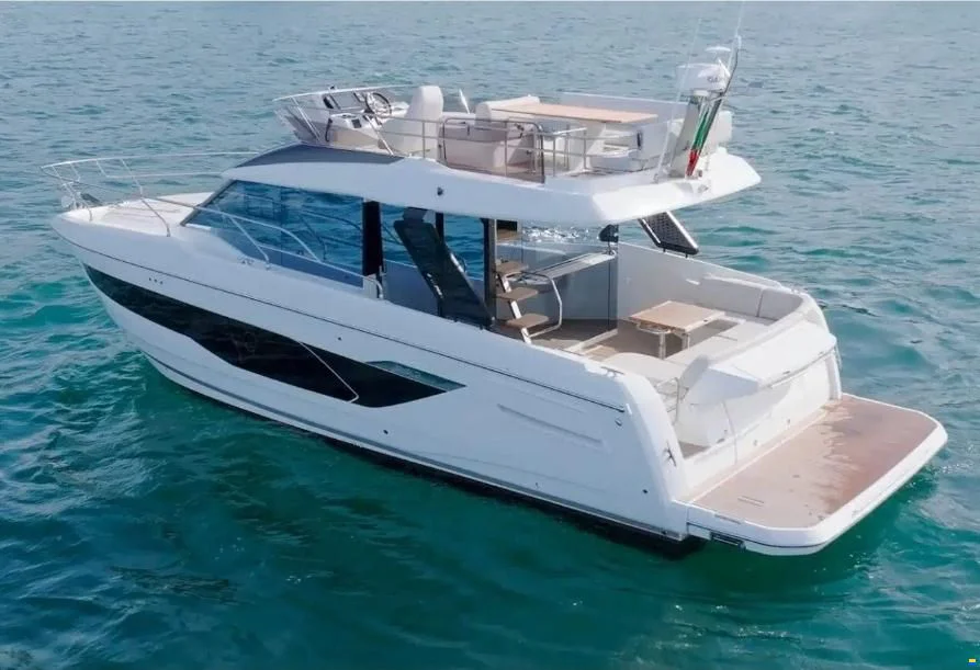BoatPhoto.coverAlt