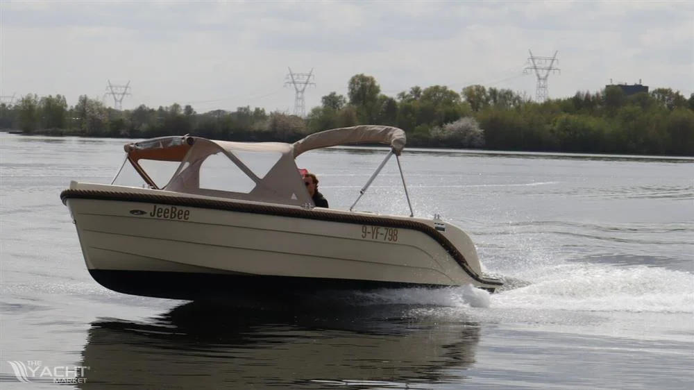 BoatPhoto.coverAlt