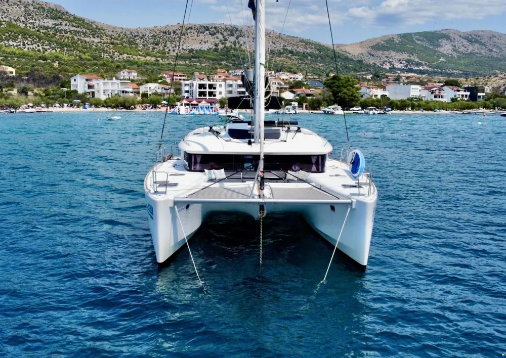 BoatPhoto.coverAlt