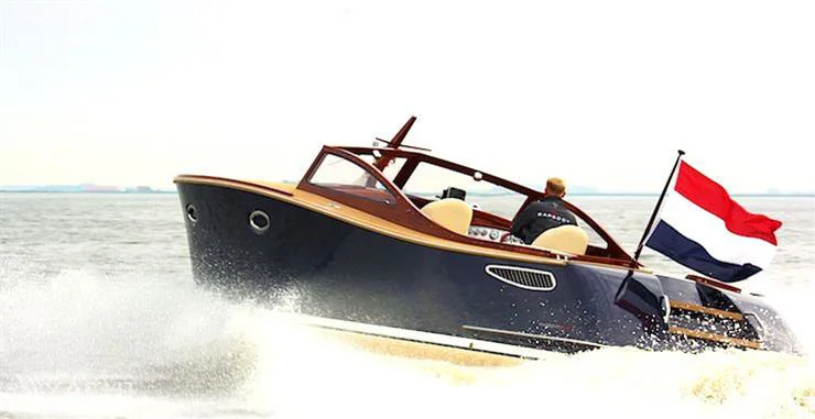 BoatPhoto.coverAlt