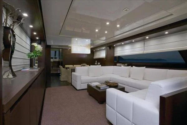 BoatPhoto.coverAlt