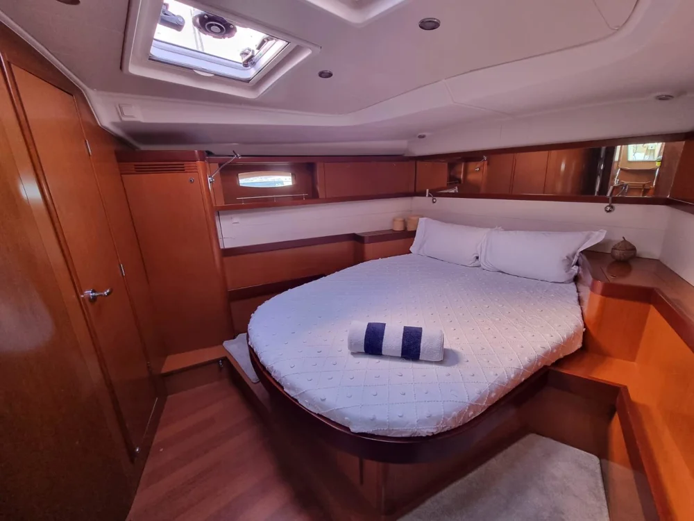 2011 BENETEAU Oceanis 54 for sale in Almerimar, Spain, photo 4 of 5