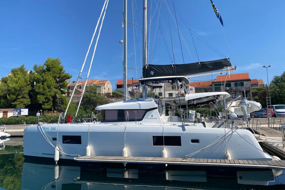 BoatPhoto.coverAlt