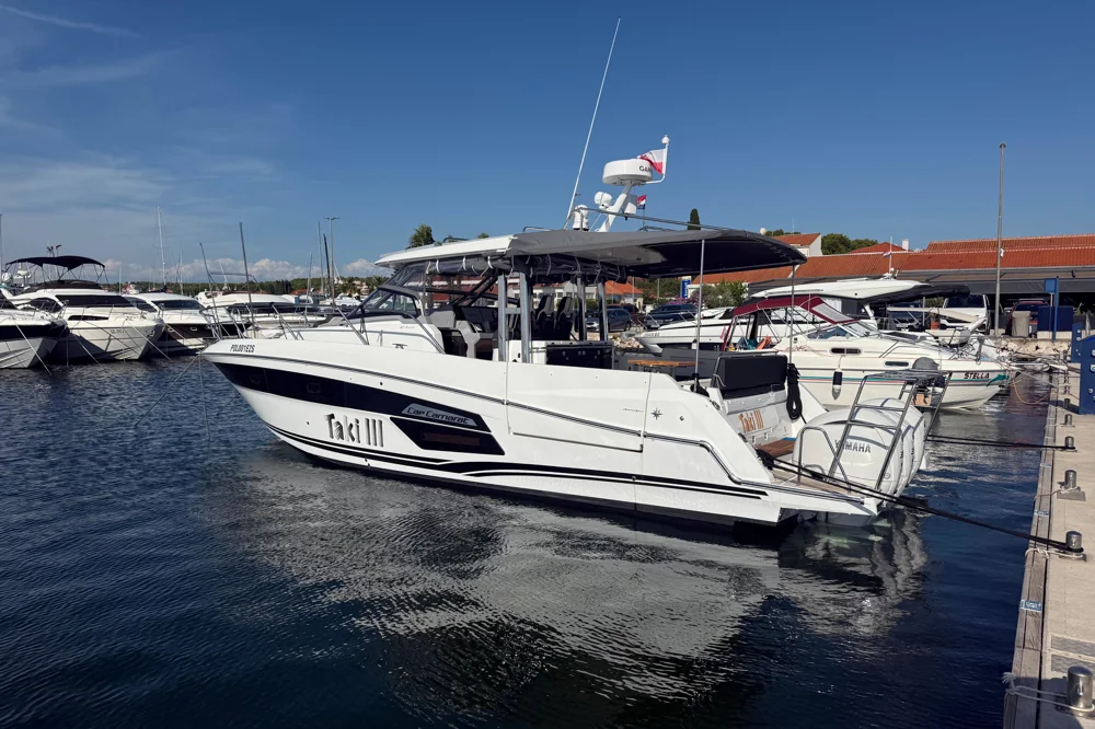 BoatPhoto.coverAlt