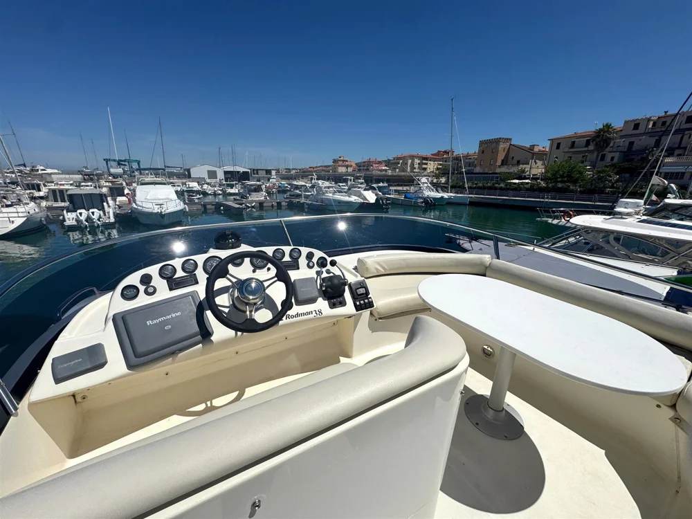 2002 Rodman Yachts 38fly for sale in Piombino, Italy, photo 4 of 5