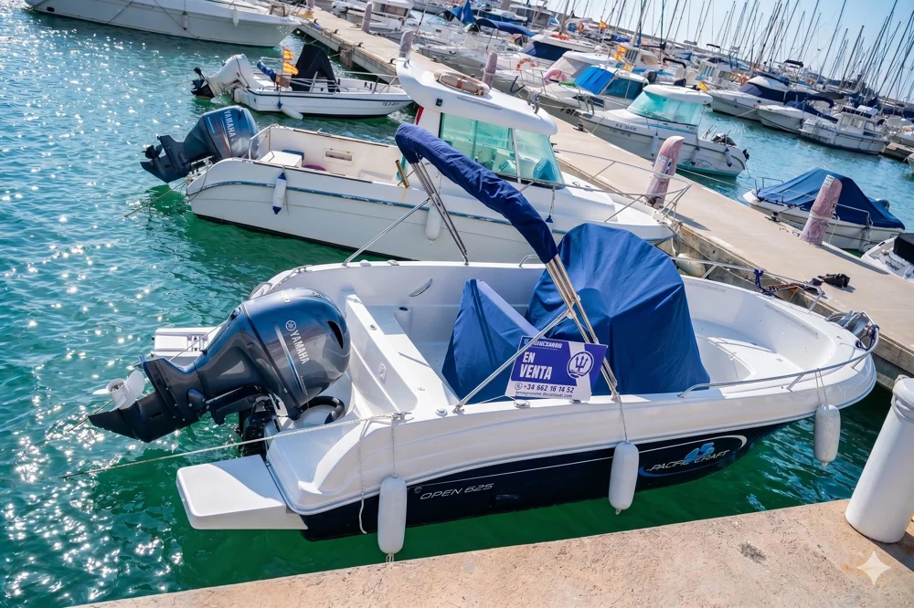 BoatPhoto.coverAlt