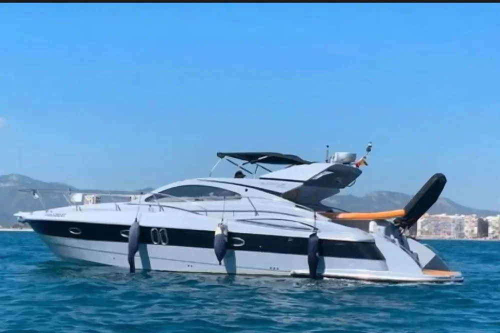 BoatPhoto.coverAlt