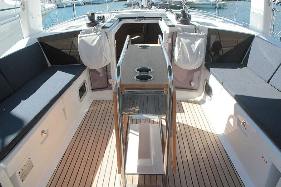 2019 BENETEAU Oceanis 41.1 for sale in l'Ametlla de Mar, Spain, photo 4 of 5