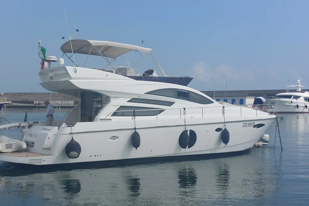 BoatPhoto.coverAlt