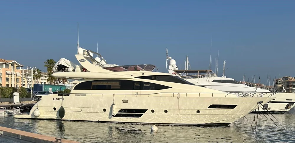 BoatPhoto.coverAlt