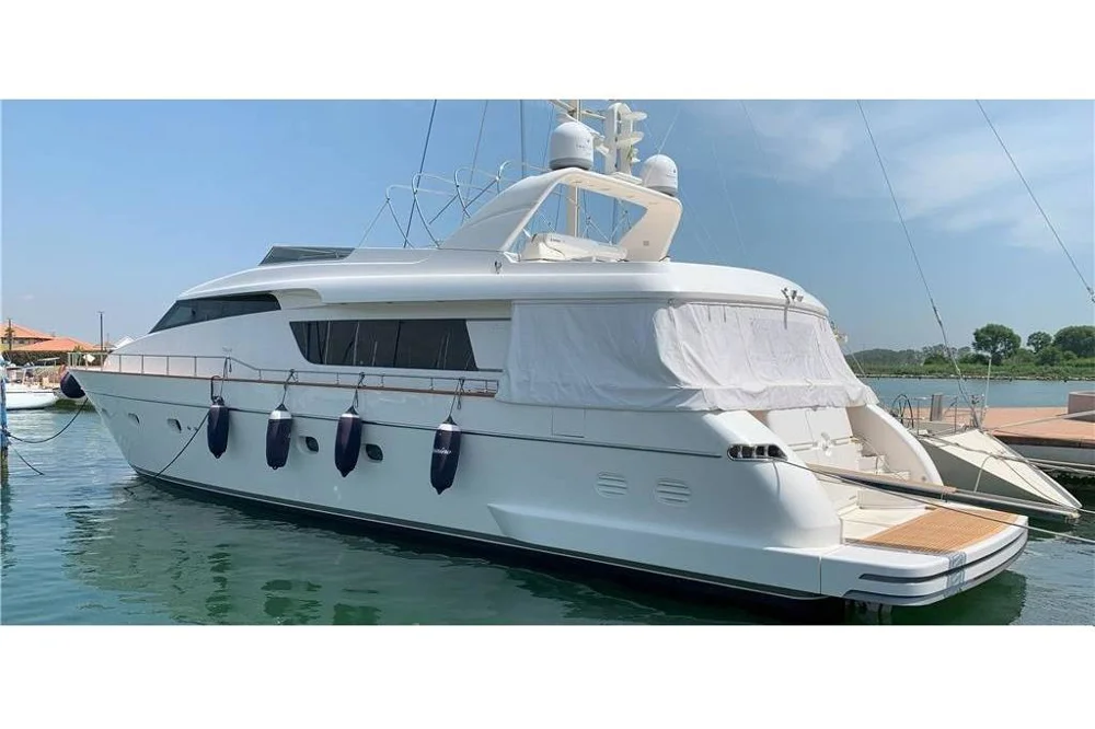 BoatPhoto.coverAlt