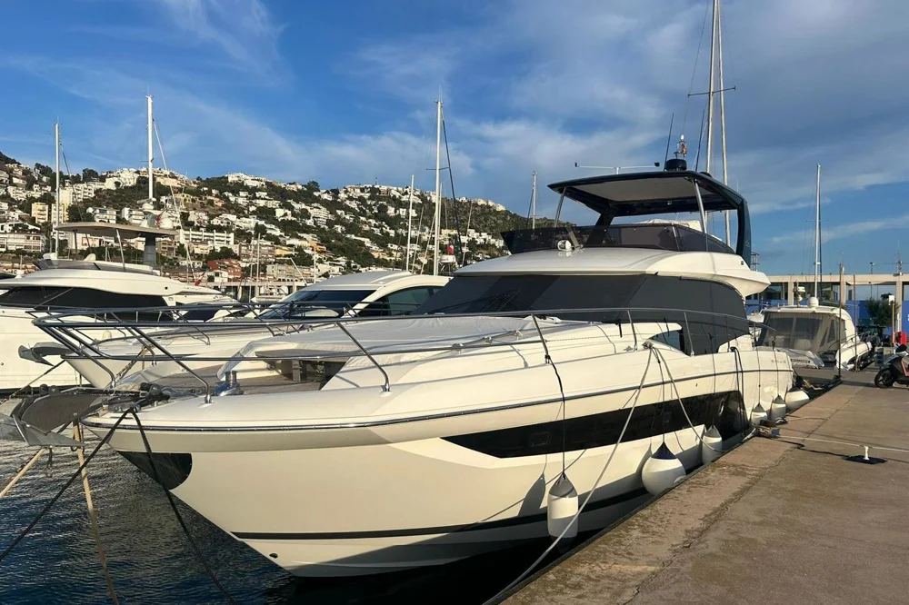 BoatPhoto.coverAlt
