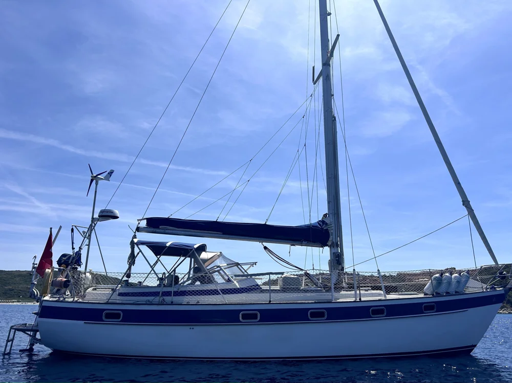 1979 Hallberg-Rassy 38 for sale in Port-Saint-Louis-du-Rhône, France, photo 2 of 5