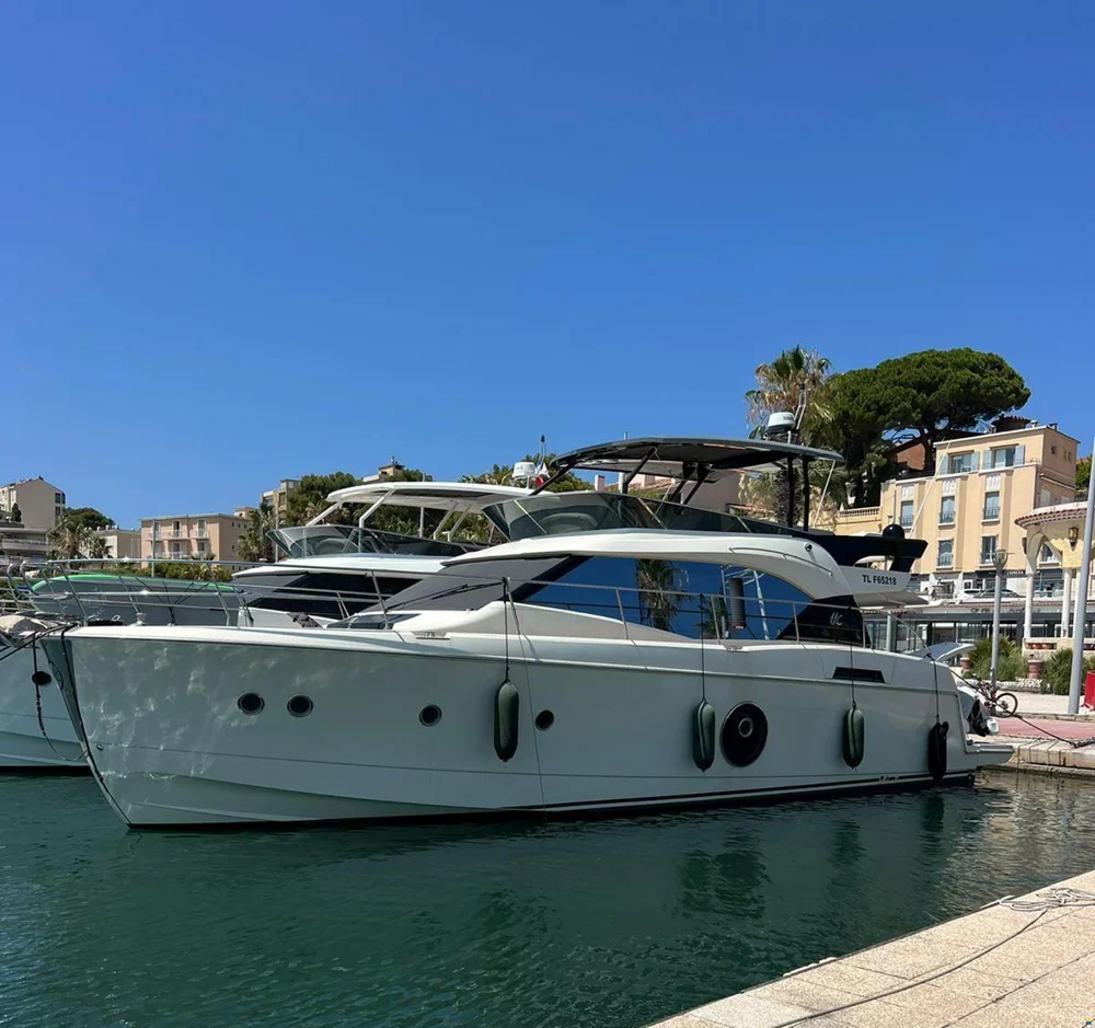 BoatPhoto.coverAlt