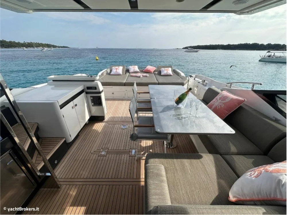 2020 Azimut Azimut S7 for sale in France, photo 2 of 5