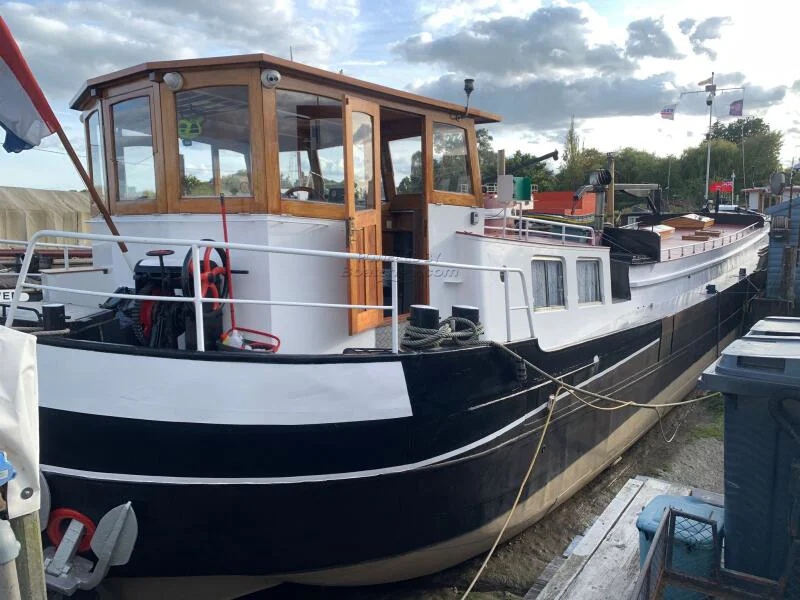 BoatPhoto.coverAlt