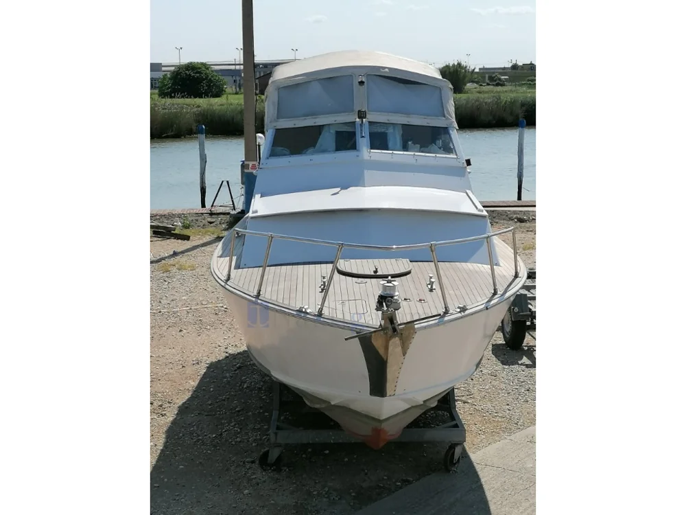BoatPhoto.coverAlt