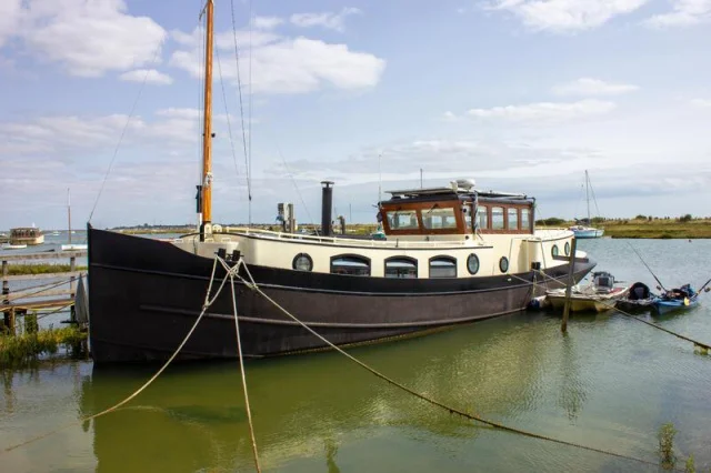 BoatPhoto.coverAlt