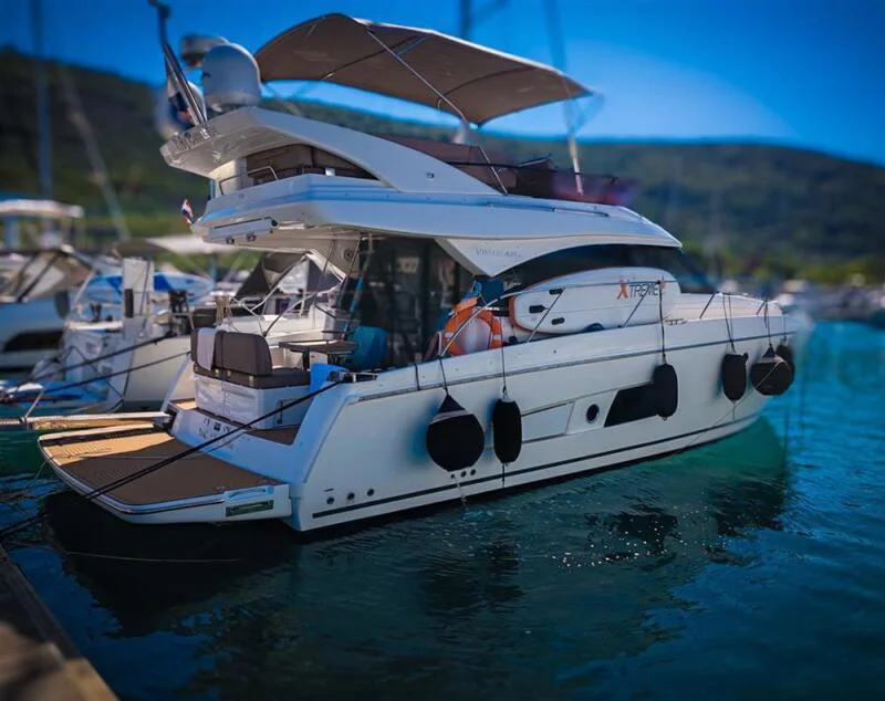BoatPhoto.coverAlt