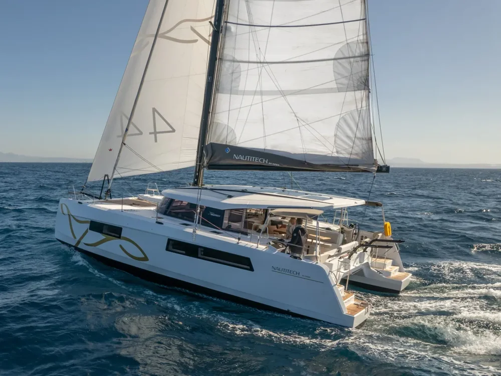 BoatPhoto.coverAlt