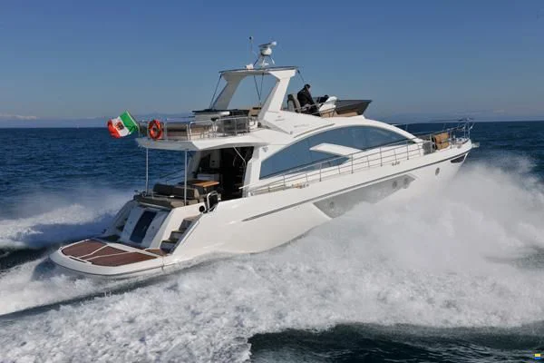 BoatPhoto.coverAlt