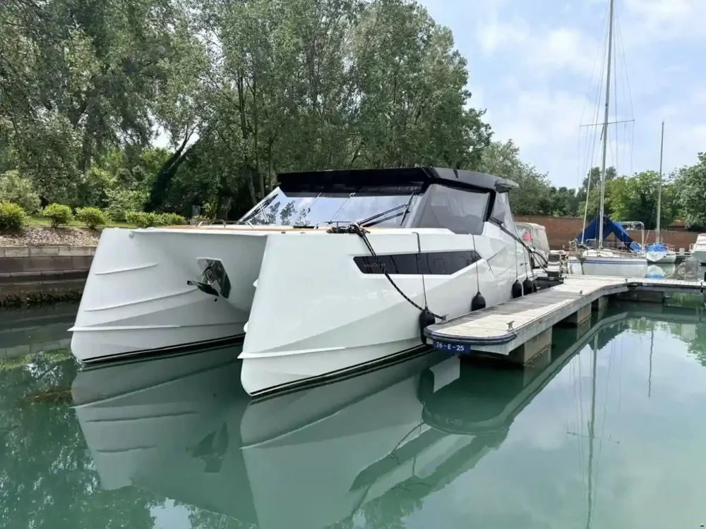BoatPhoto.coverAlt