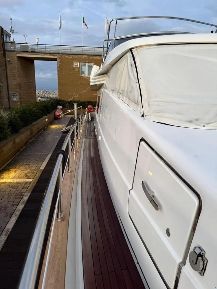 BoatPhoto.coverAlt
