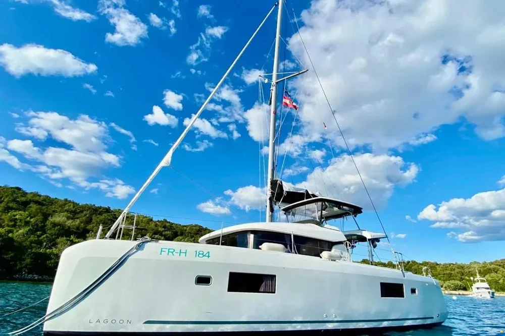 BoatPhoto.coverAlt