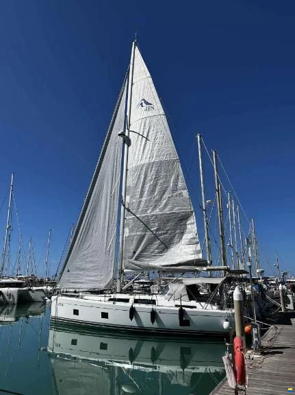 2021 Hanse Yachts 418 for sale in Croatia, photo 2 of 6
