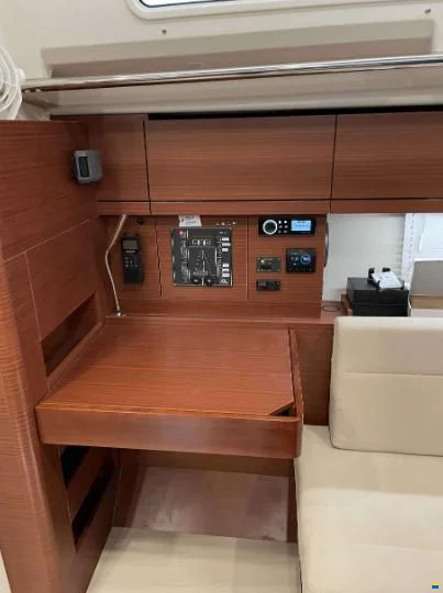 2021 Hanse Yachts 418 for sale in Croatia, photo 3 of 6