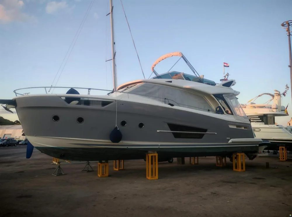 BoatPhoto.coverAlt