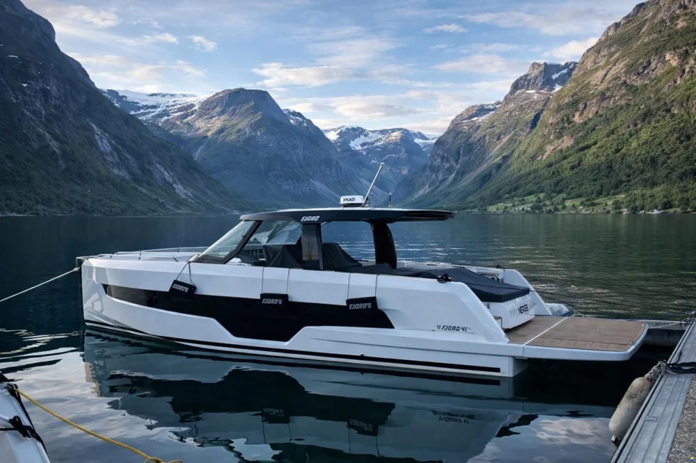 BoatPhoto.coverAlt