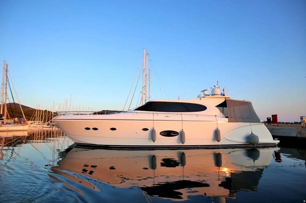 BoatPhoto.coverAlt